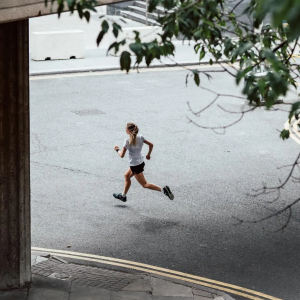 Бегунья из Шотландии проехала часть марафона на автомобиле